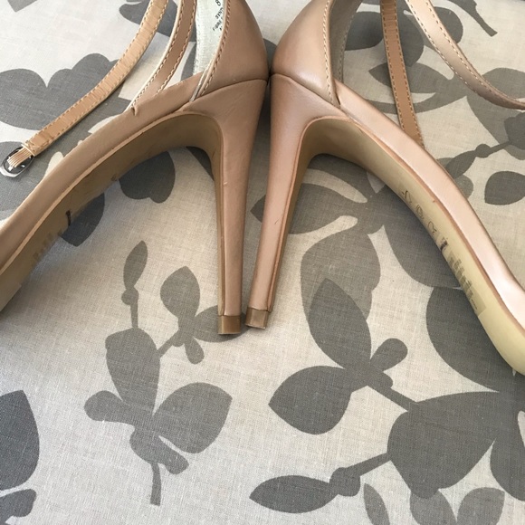 Express Heels - Picture 3 of 4